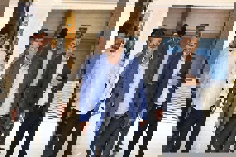 1883293