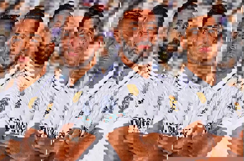 1883351