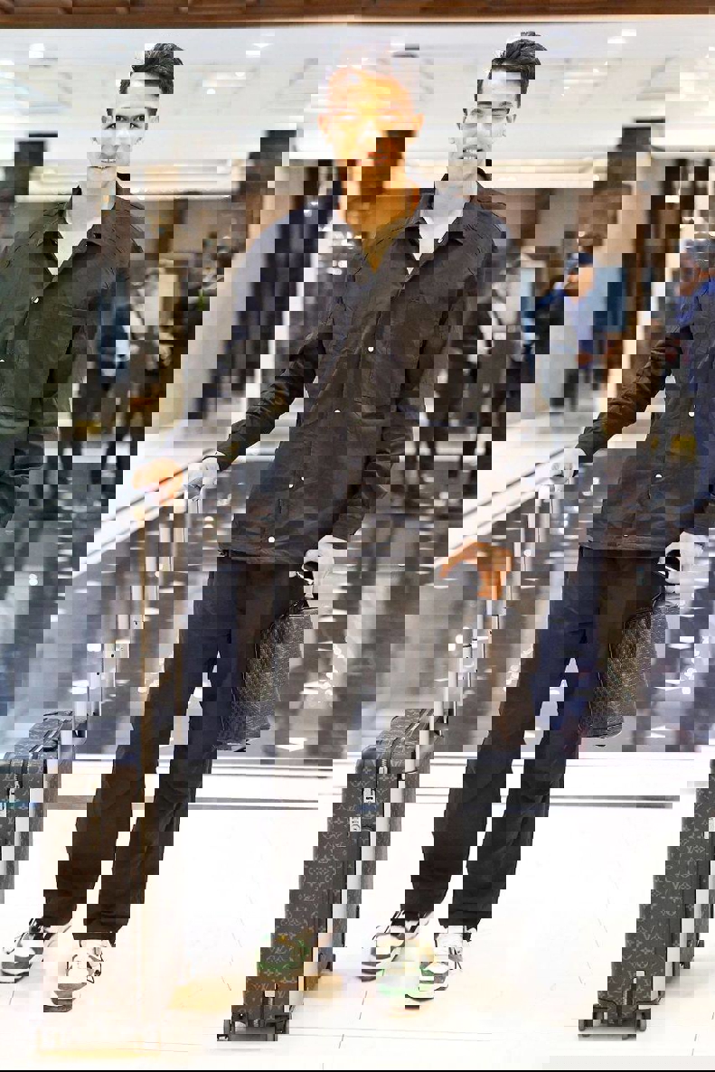 1883300