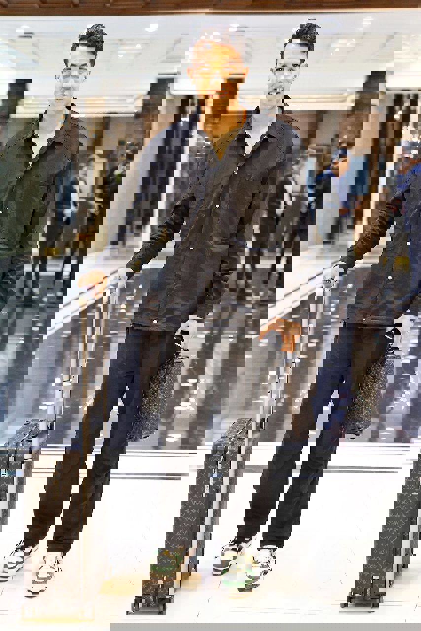 1883300