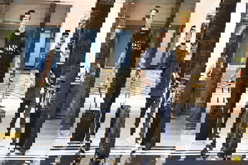 1883295