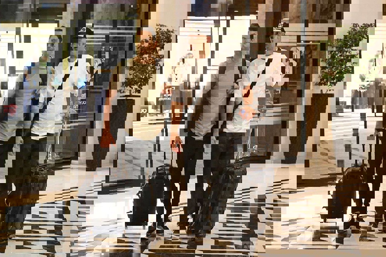 1883297