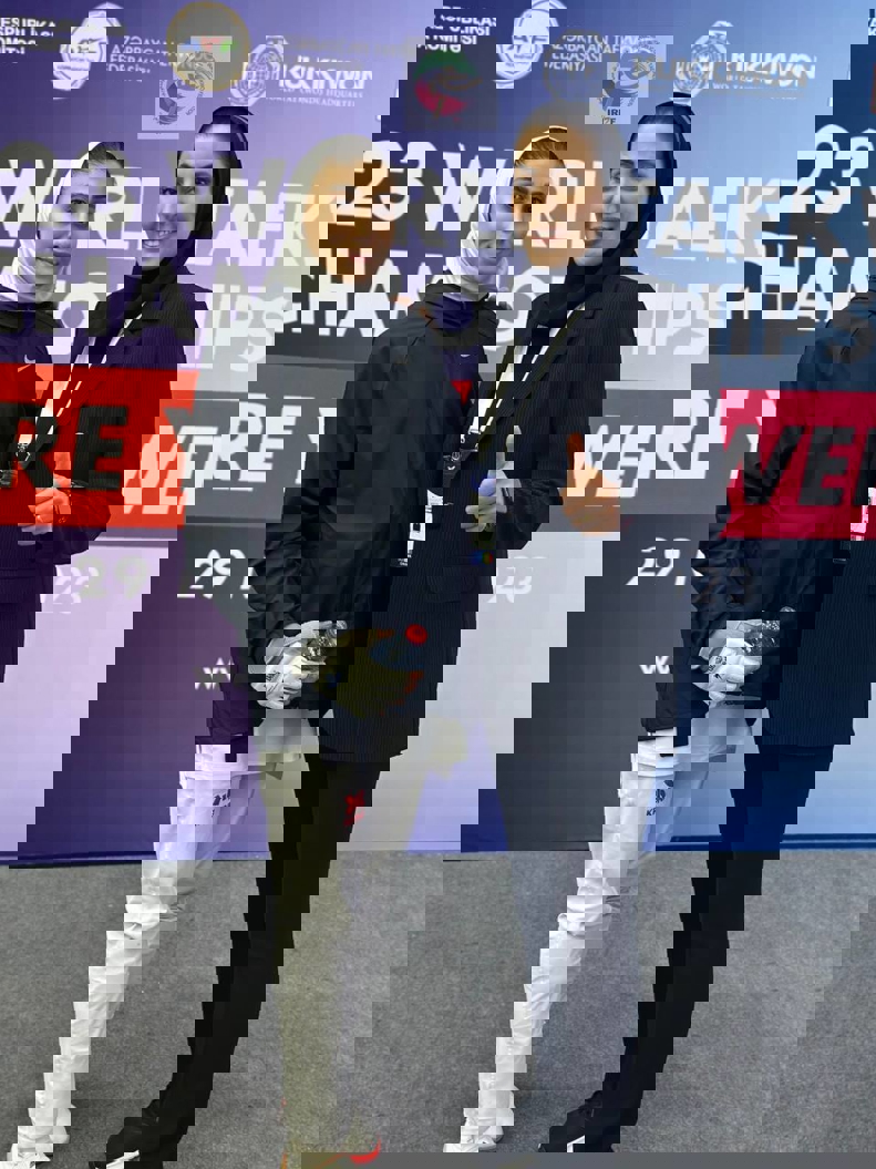 1883368