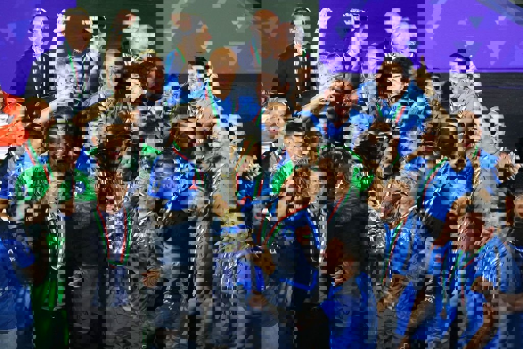 1883492