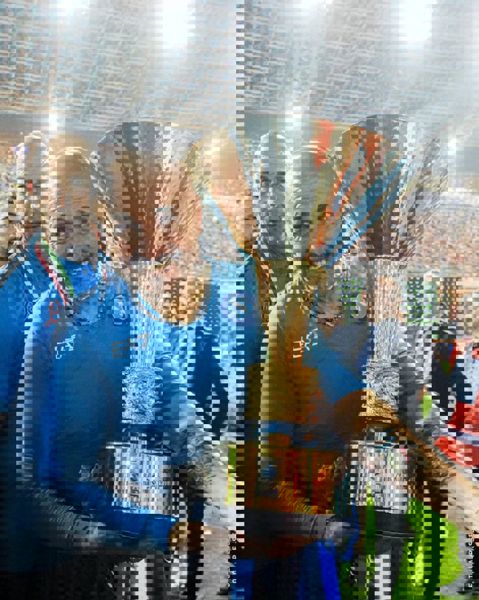 1883609