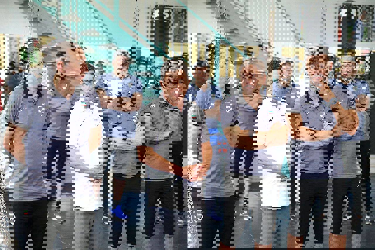 1883619