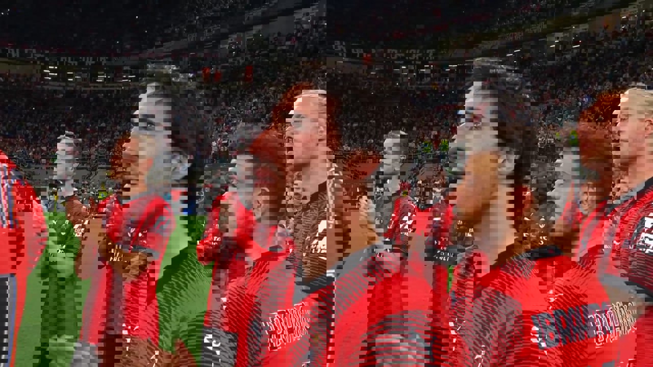 1883558