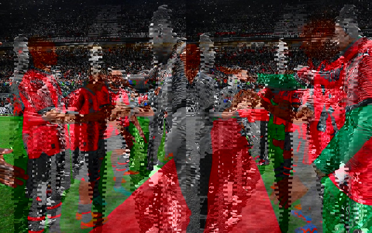 1883571