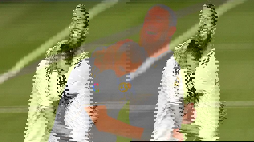 1883560