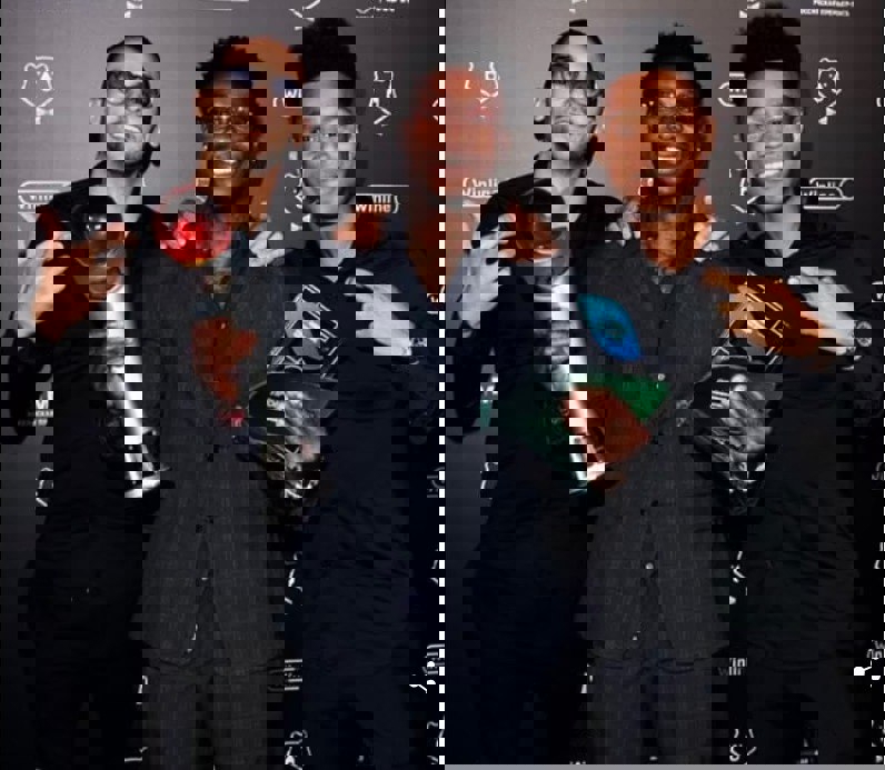 1883694