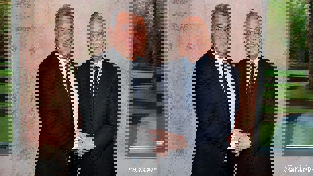 1883727