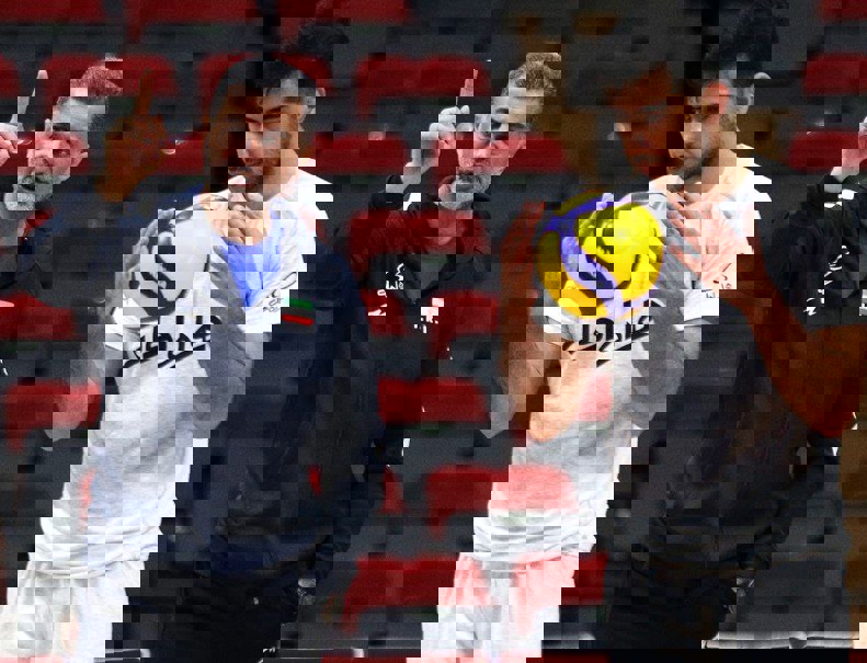 1883784