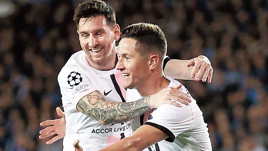 1883858