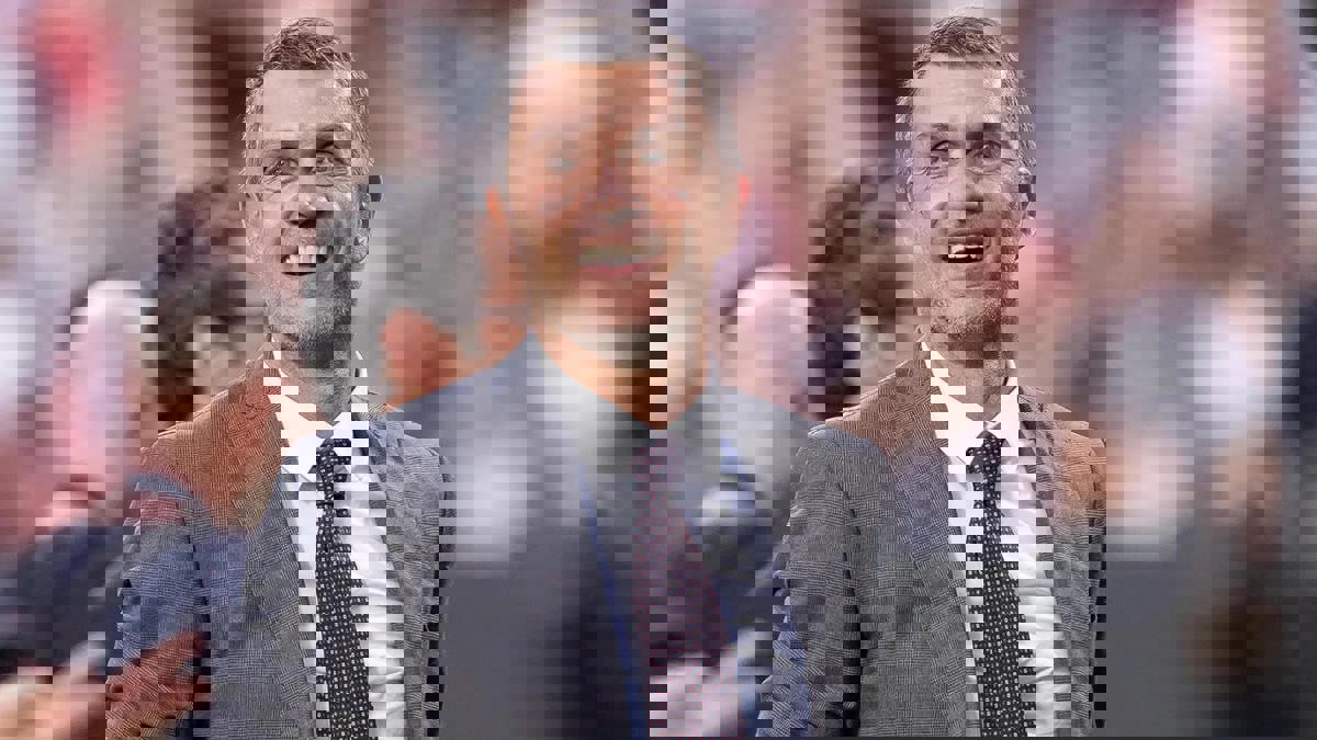 1883811