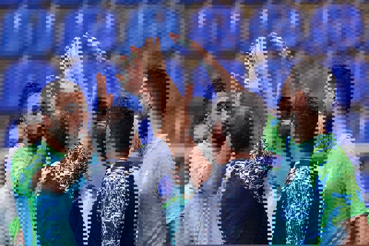 1883893