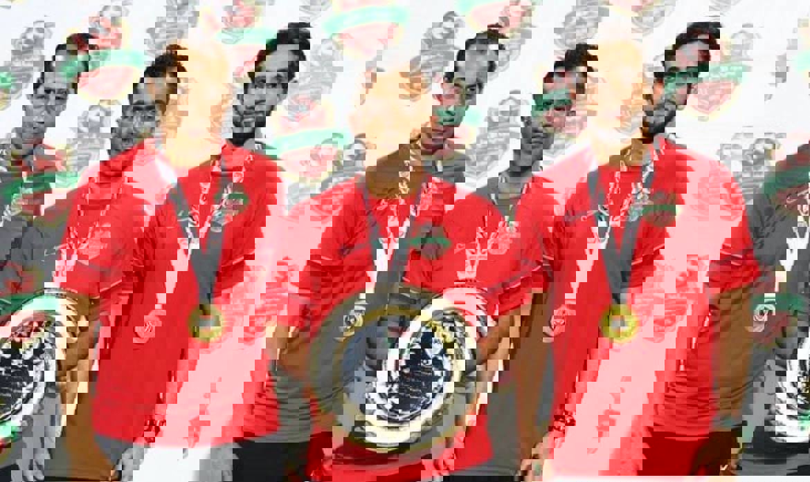 1883897