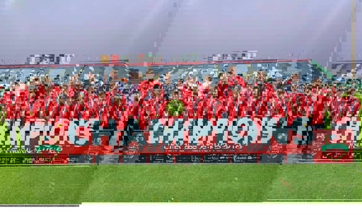 1883896