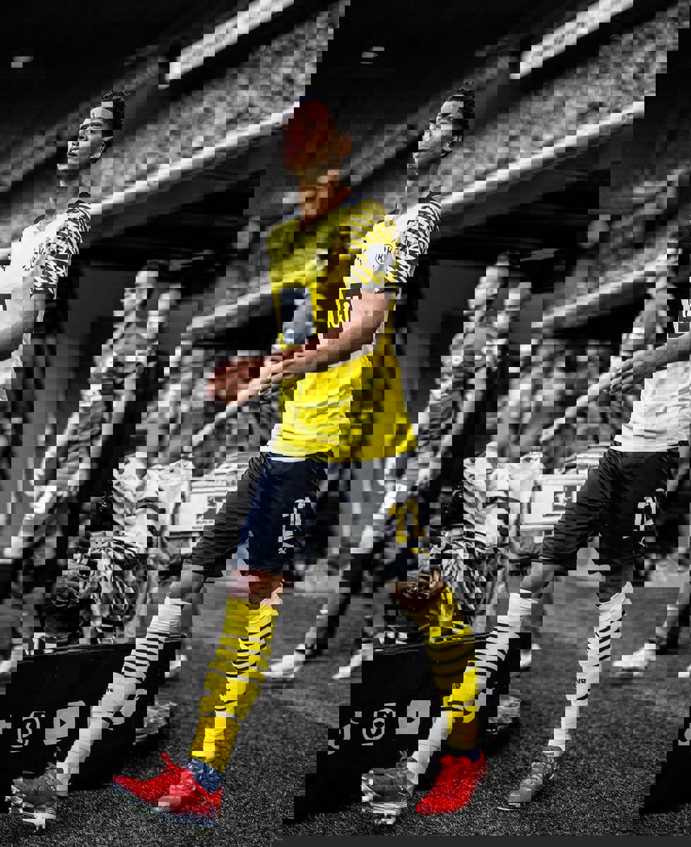 1884304