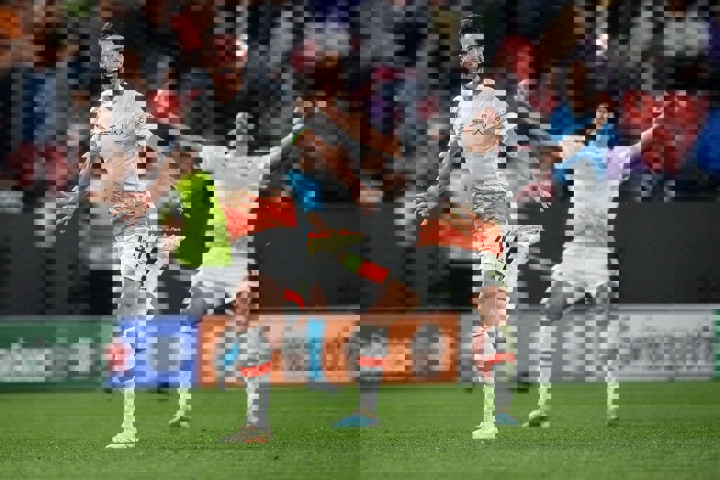 1884746
