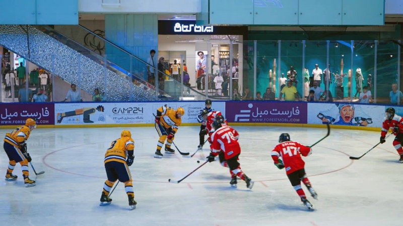نبرد هاكى بازان ايران و روسيه در پيست يخ تهران