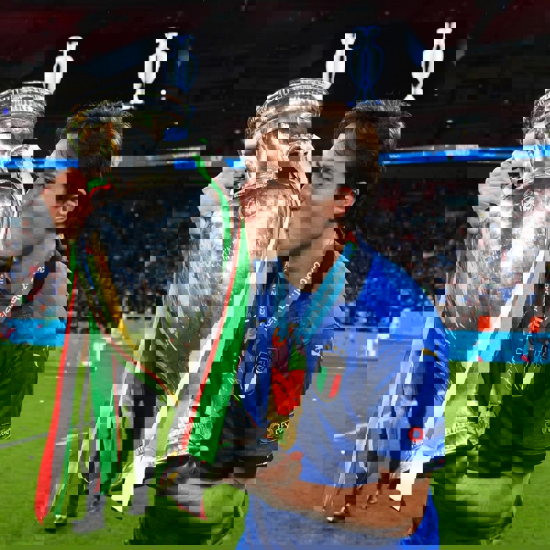 1884947