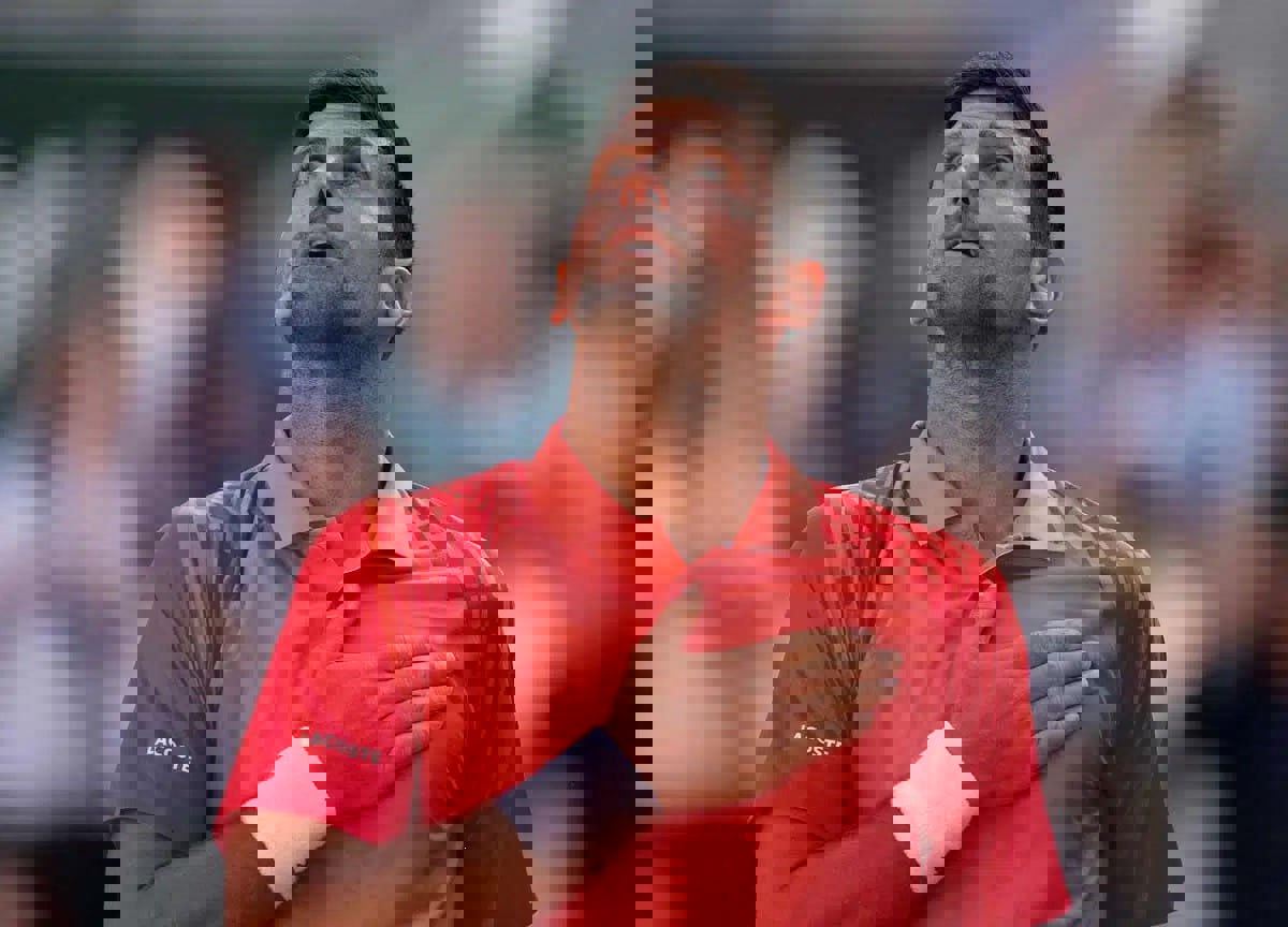 1885028