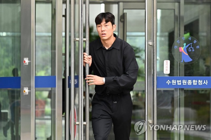 ستاره کره: فرار از سربازی، دو سال حبس!