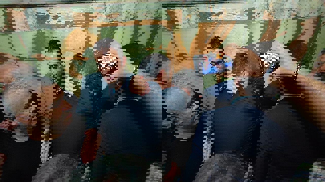 1885138