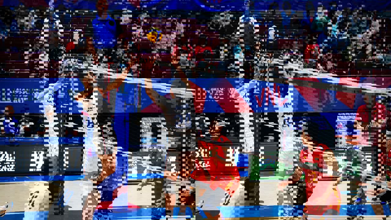 1885232