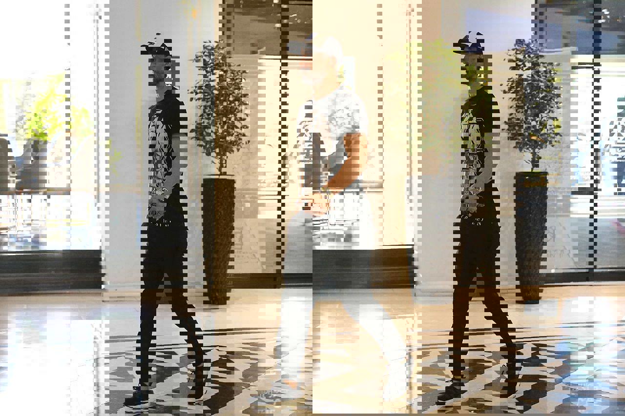 1885317