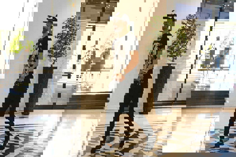 1885317