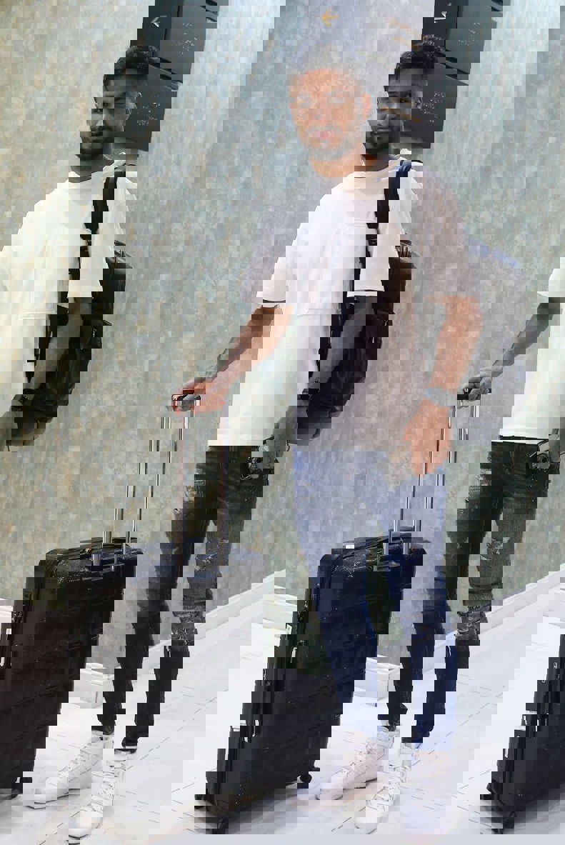 1885308