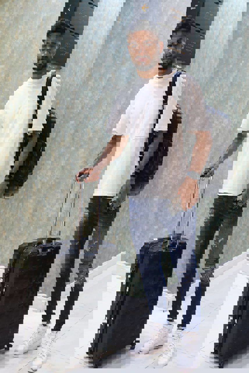 1885308