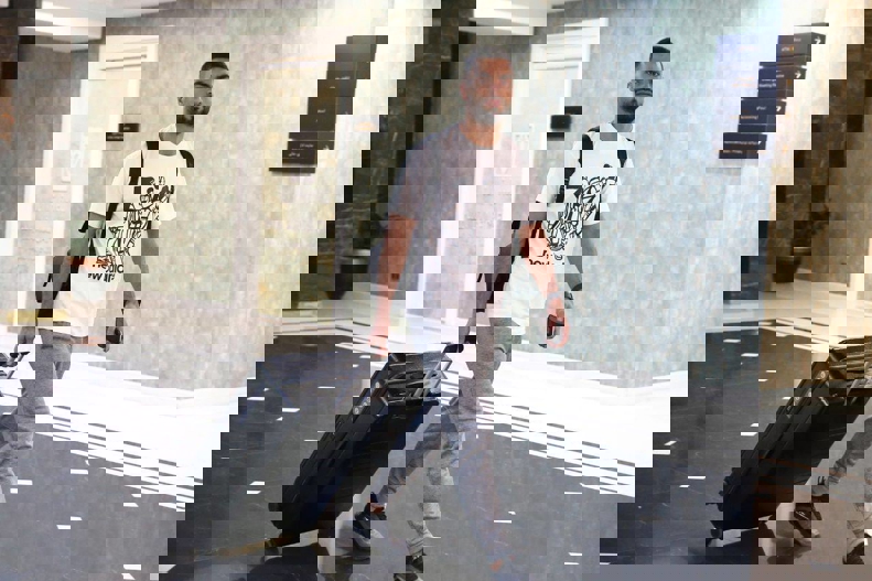 1885306