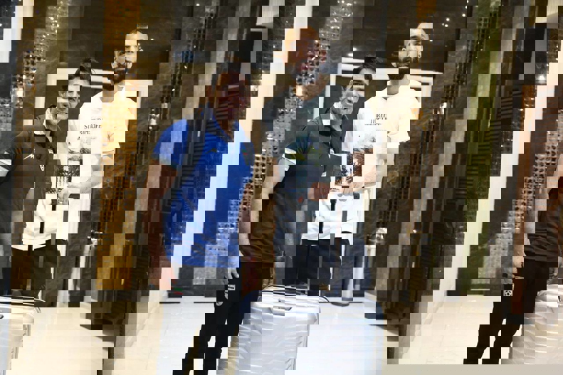 1885305
