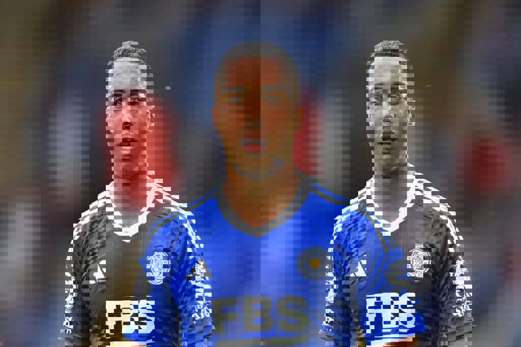 1885569
