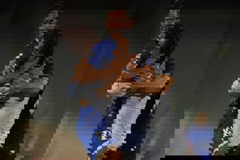 1885888