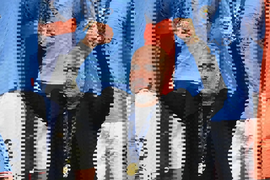1885879