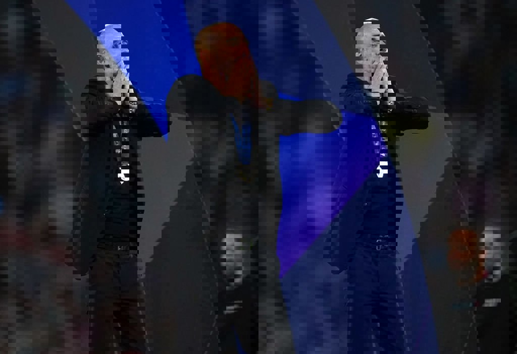 1885883