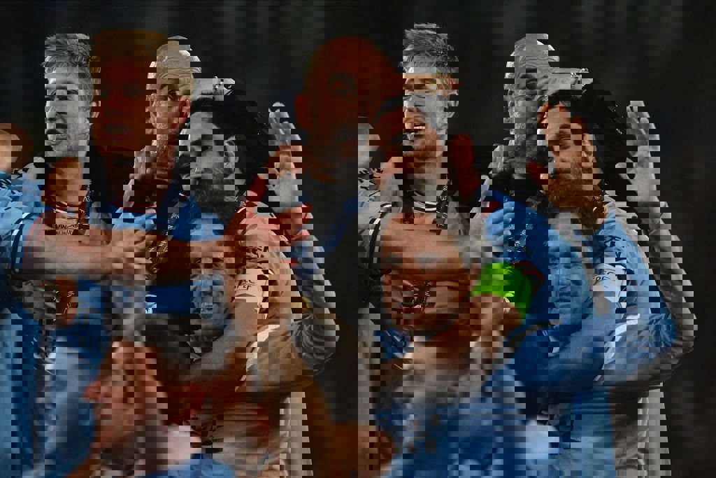 1885878