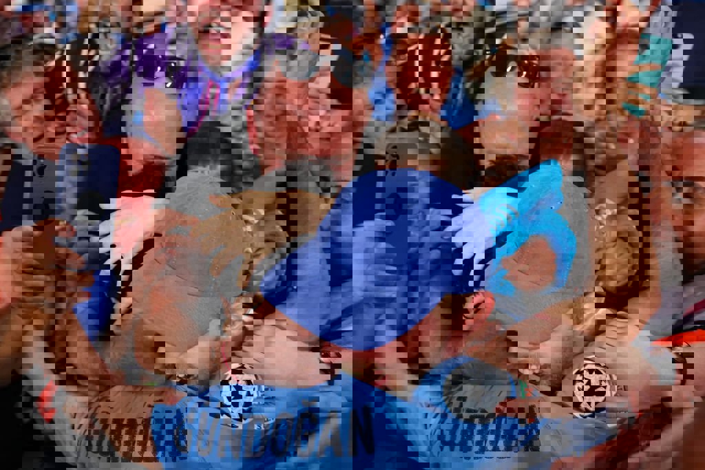1885875