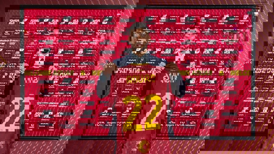 1886136