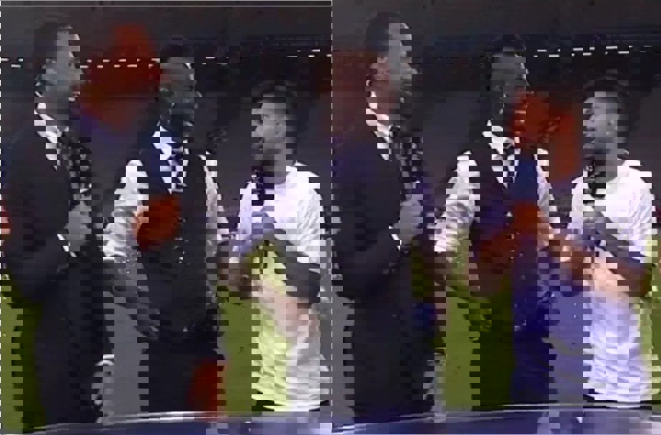 1886137