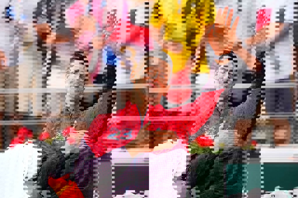 1886198