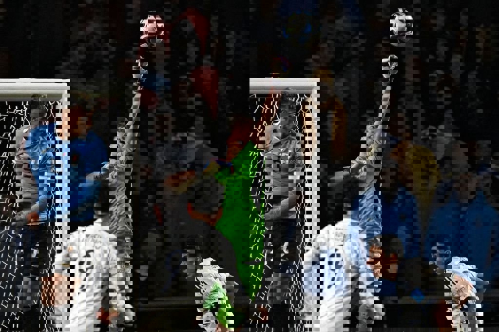 1886324
