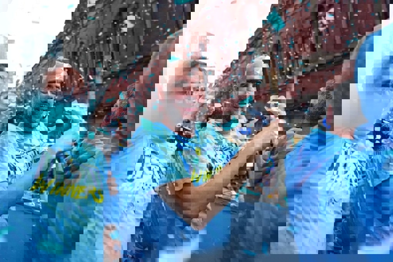 1886642