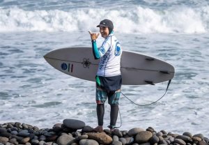 حضور یک زن ایرانی در مسابقات جهانی موج سواری