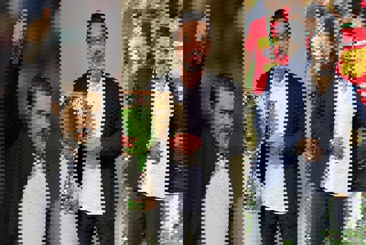1886370