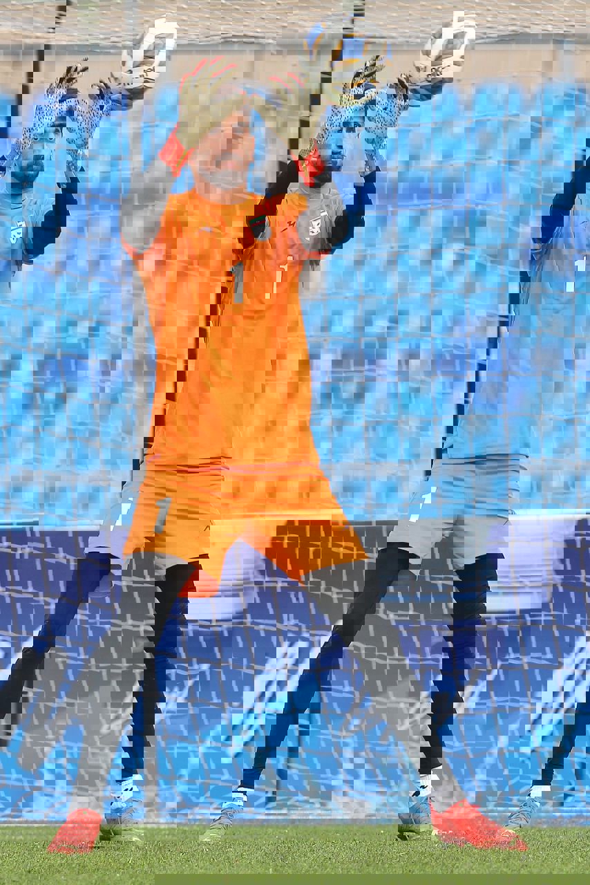 1886586