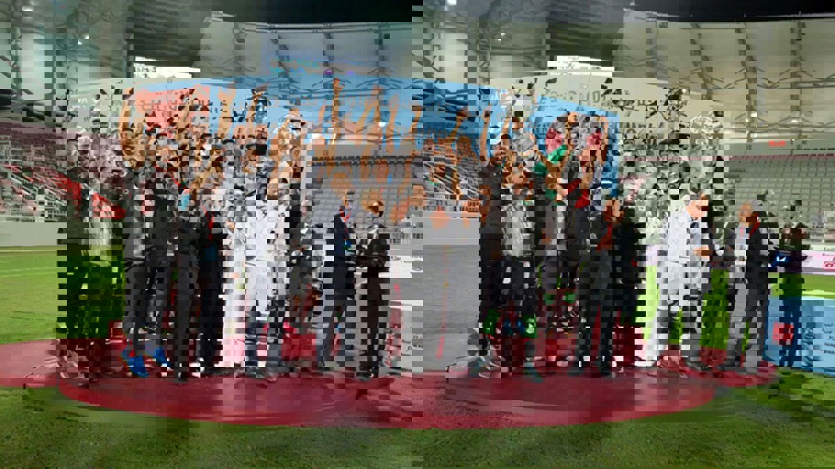 1886930